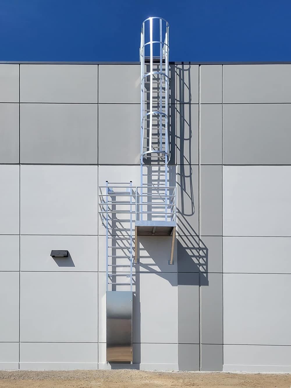Steel & Stainless Steel Ladder1740667157_2.jpg
